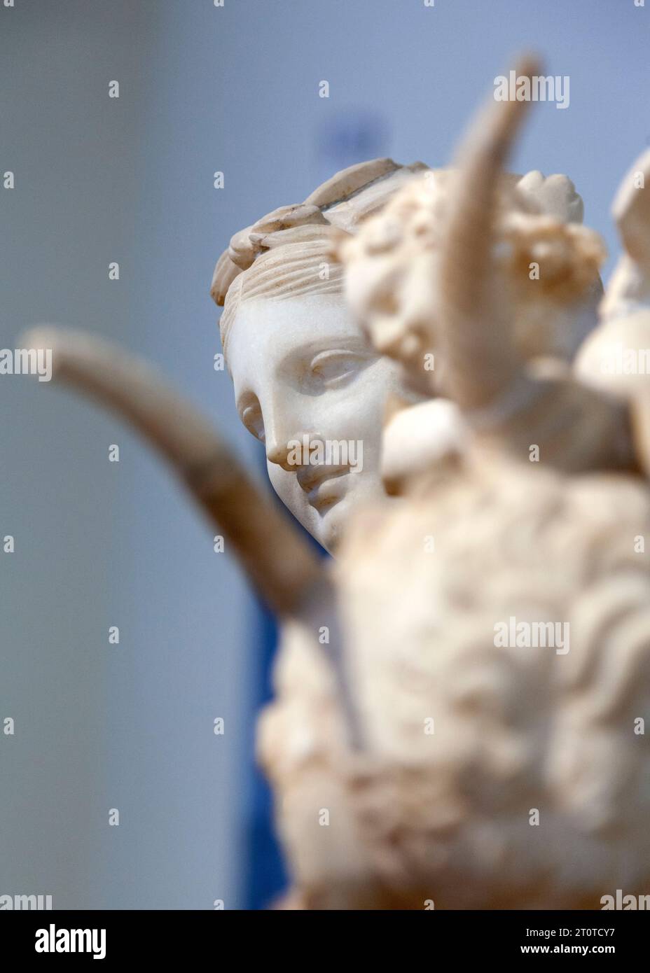 Déesse Vénus (Aphrodite) et Eros volants vus entre les cornes de la divinité Pan (ou Panas), vue partielle du chef-d'œuvre de l'art grec ancien Banque D'Images
