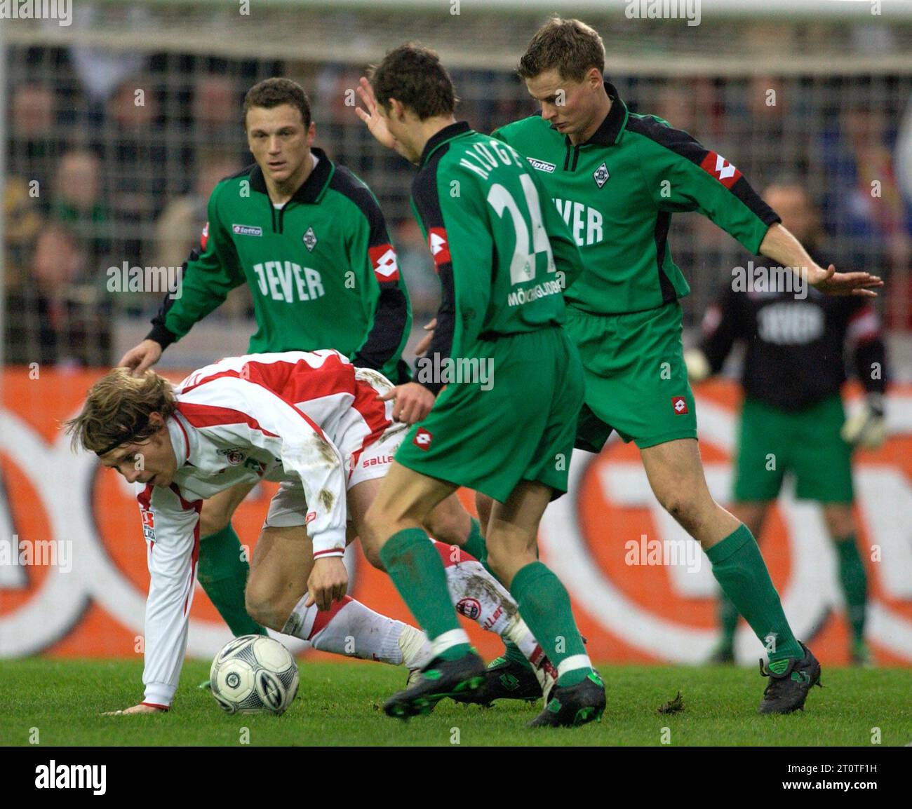 Cologne Allemagne, 31.01.2004 football : Bundesliga saison 2003/04 match 18, Borussia Dortmund (BVB) vs Borussia Moenchengladbach (BMG) 1:0 — Andreij Voronin (KOE) Banque D'Images