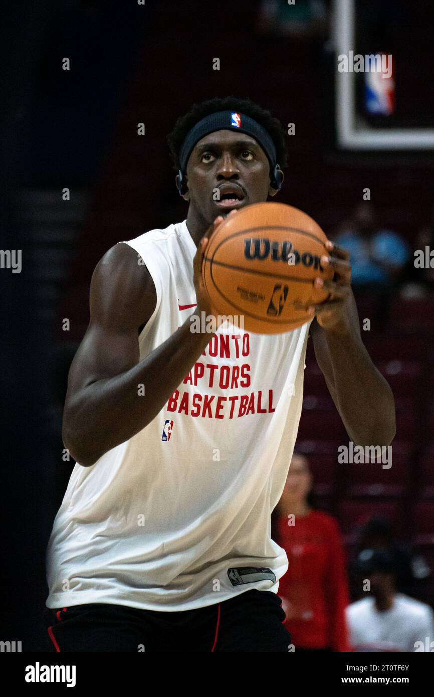 Vancouver, Canada. 08 octobre 2023. Vancouver, Colombie-Britannique, Canada, 8 octobre 2023 : Pascal Siakam (43 Toronto Raptors) se réchauffe avant le match de pré-saison de la National Basketball Association entre les Toronto Raptors et les Sacramento Kings au Rogers Arena de Vancouver, Colombie-Britannique, Canada (USAGE ÉDITORIAL SEULEMENT). (Amy elle/SPP) crédit : SPP Sport Press photo. /Alamy Live News Banque D'Images