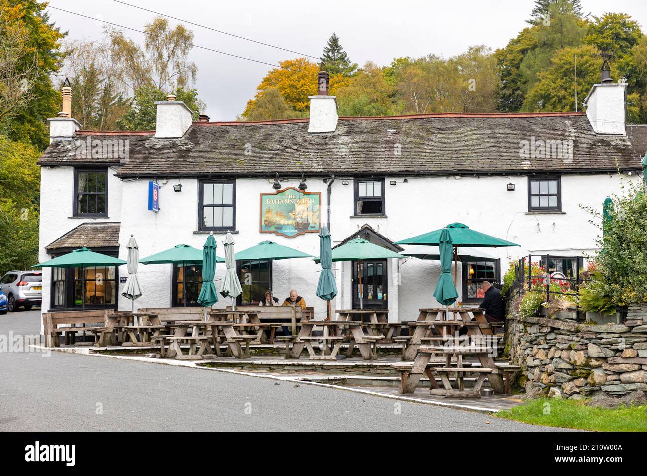 Parc national Elterwater Lake District, pub et hébergement de la maison publique Britannia Inn, Cumbria, Angleterre, Royaume-Uni Banque D'Images