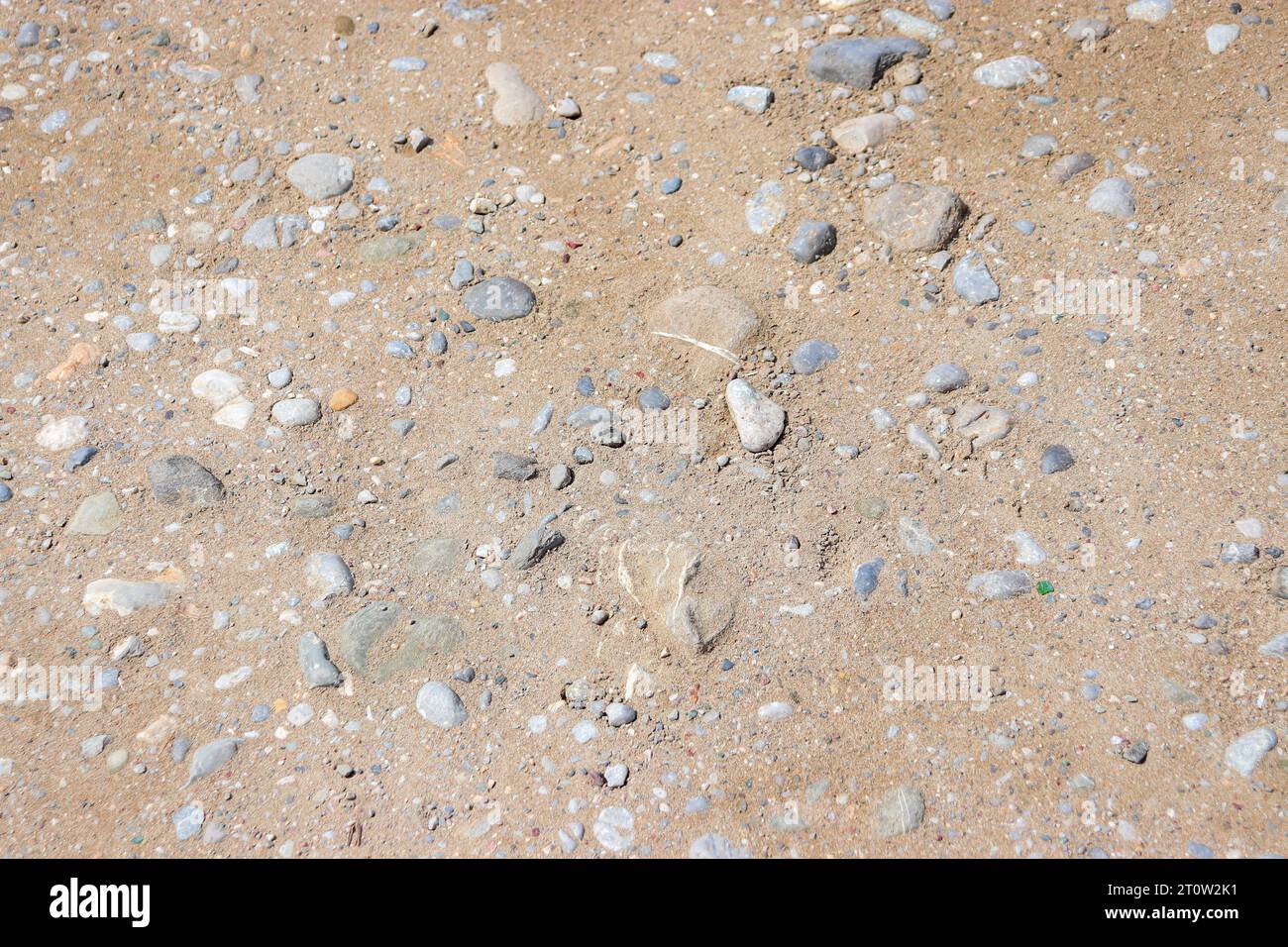 Sable de plage de fond abstrait avec des rochers sur le sol Banque D'Images