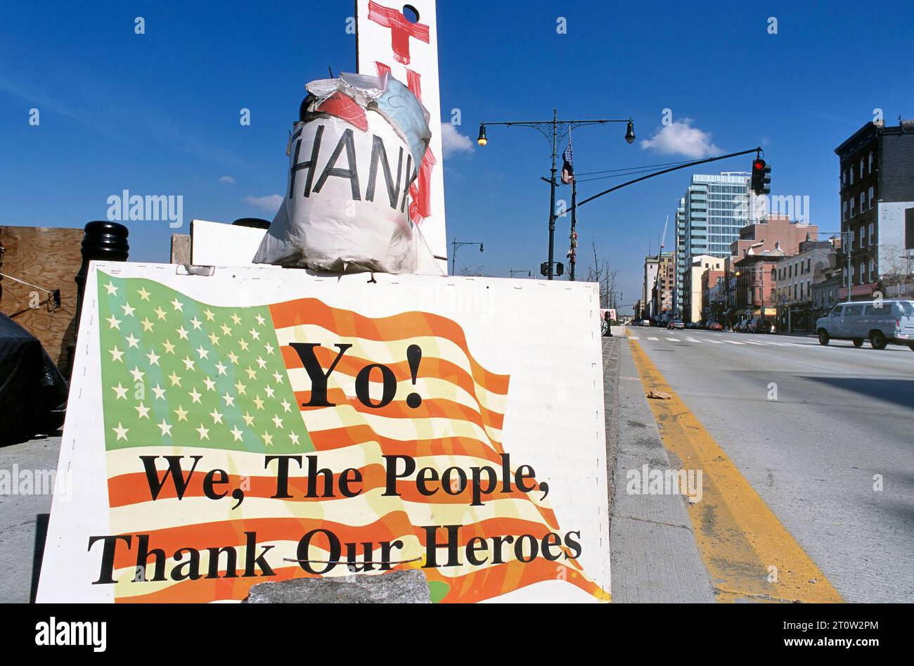 NEW YORK, USA-15 SEPTEMBRE 2002 : Hero Highway and point Merci après 9/11 pour remercier les héros lors des attentats terroristes du 9/11 SEPTEMBRE Banque D'Images