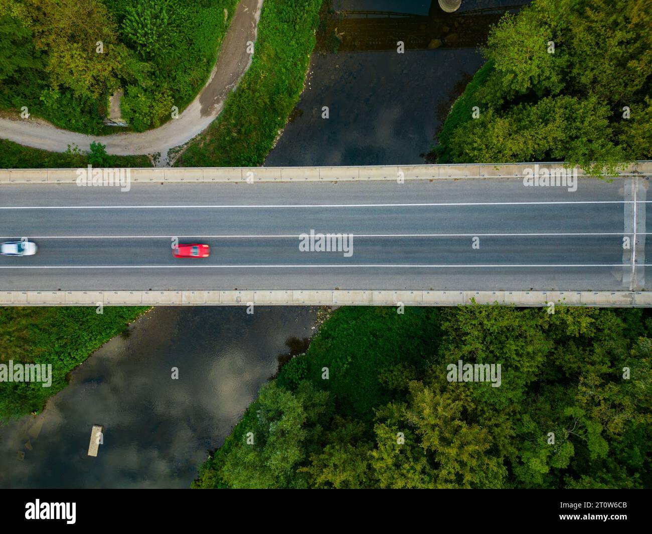 Une vue aérienne de Veliko Tarnovo révèle une ville bulgare riche en histoire et culture, avec ses beaux bâtiments, ses rues et ses collines pittoresques. Banque D'Images