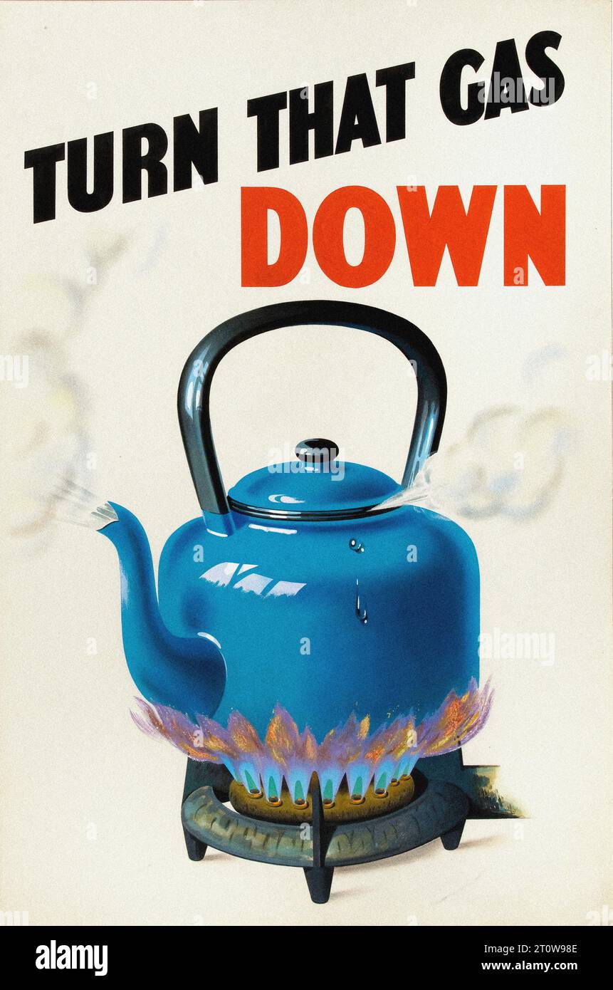 Propagande britannique , époque de la Seconde Guerre mondiale - "TURN THAT GAS DOWN" Une affiche d'annonce de service public vintage représentant une bouilloire bleue bouillant sur une cuisinière à gaz. L’affiche, posée sur un fond blanc, proclame hardiment « TURN THAT GAS DOWN » en lettres majuscules rouges et noires en haut. La bouilloire bleue, avec sa poignée et son bec noirs, se trouve sur une cuisinière à gaz aux flammes orange et jaune. De la vapeur s'écoule du bec verseur, indiquant que la bouilloire est en ébullition. Le message et les images de l’affiche soulignent l’importance de la conservation du gaz. Banque D'Images