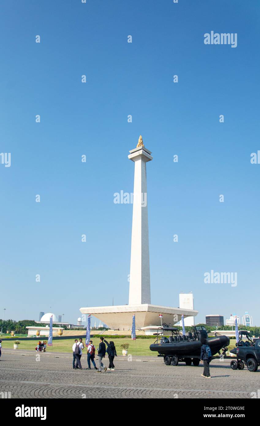 Défilé de véhicules de combat de l ' armée indonésienne au Monument national de Jakarta, en présence du peuple indonésien. Banque D'Images