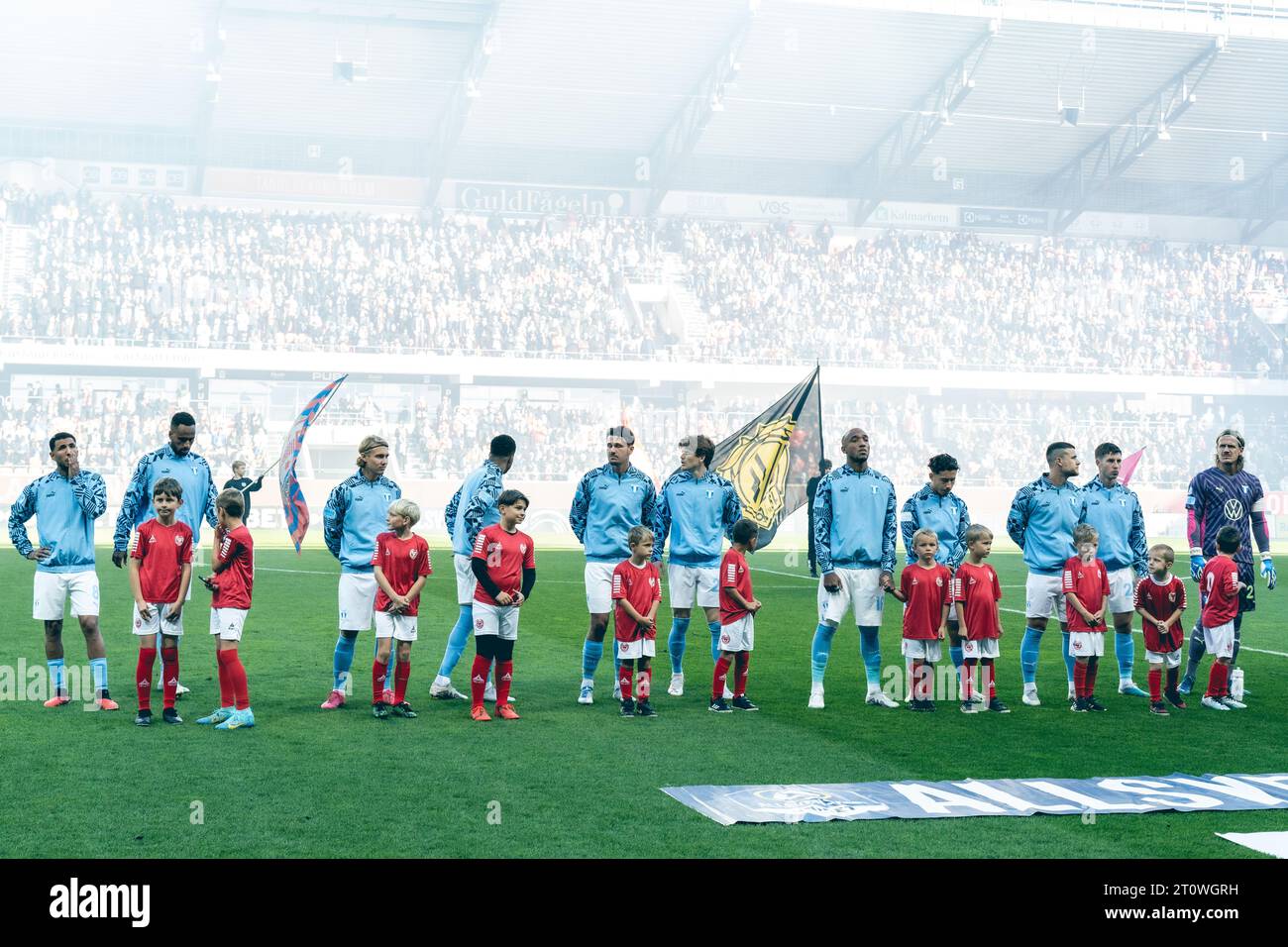 Kalmar, Suède. 08 octobre 2023. Les joueurs de Malmo FF s'alignent pour le match Allsvenskan entre Kalmar FF et Malmo FF au Guldfaageln Arena de Kalmar. (Crédit photo : Gonzales photo - Joe Miller). Banque D'Images