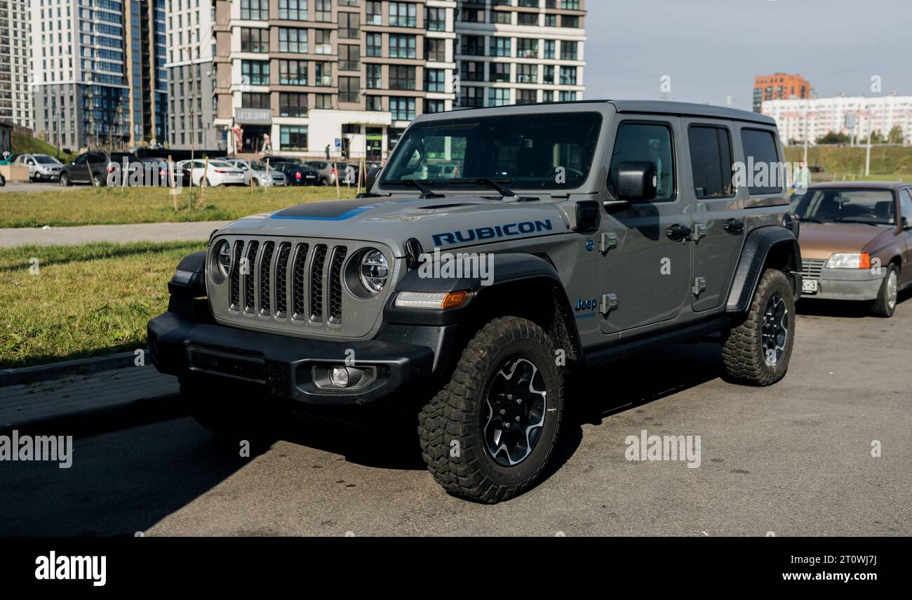Minsk, Biélorussie, octobre 2023 - Jeep rubicon Wrangler américain hors route garé sur la ville Banque D'Images
