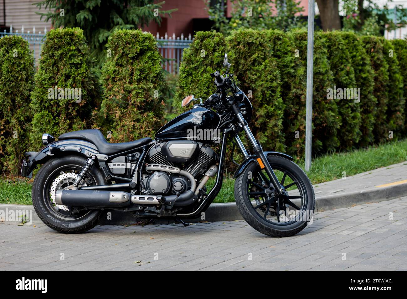 Minsk, Biélorussie, octobre 2023 - moto Yamaha noire avec chrome. Moto classique Banque D'Images