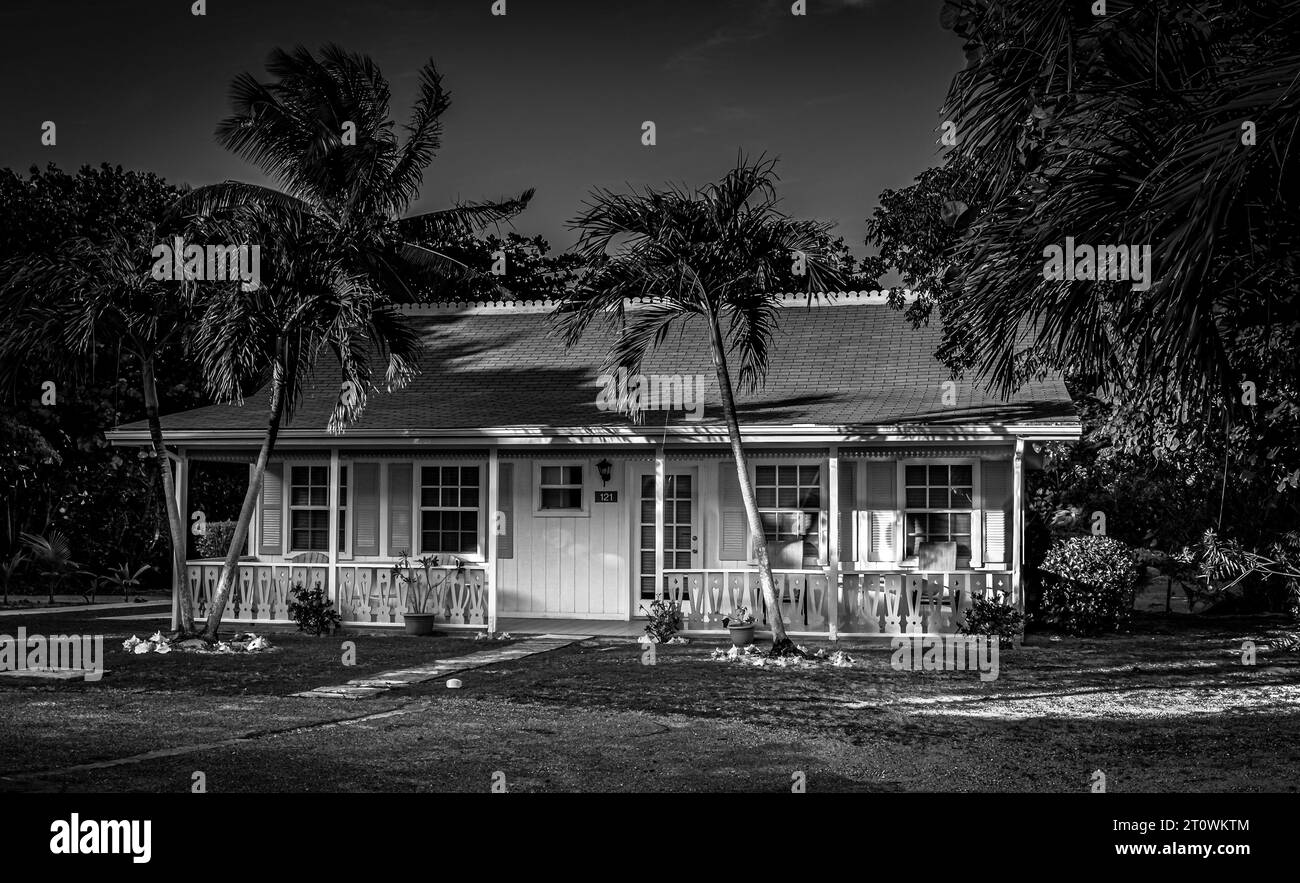 Grand Cayman, Îles Caïmans, 17 novembre 2016, maison de style caribéen dans le quartier de West Bay Banque D'Images