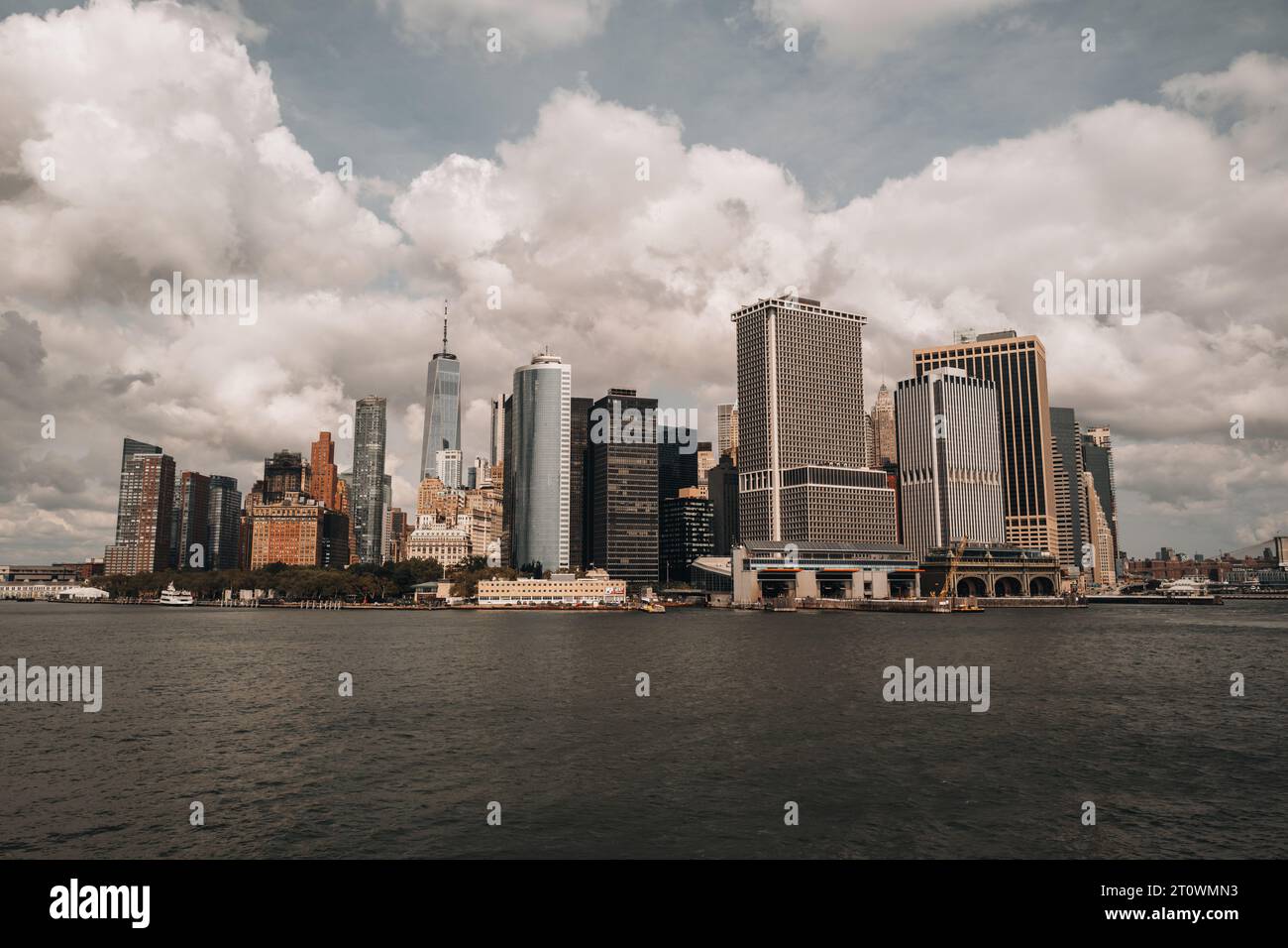 Vue panoramique sur le centre-ville de Manhattan et la baie. New York, États-Unis Banque D'Images