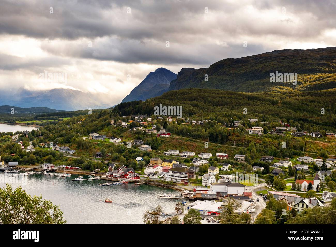 07 septembre 2023 : le village de Lyngseidet dans le nord arctique de la Norvège. Lyngen, Norvège. Banque D'Images