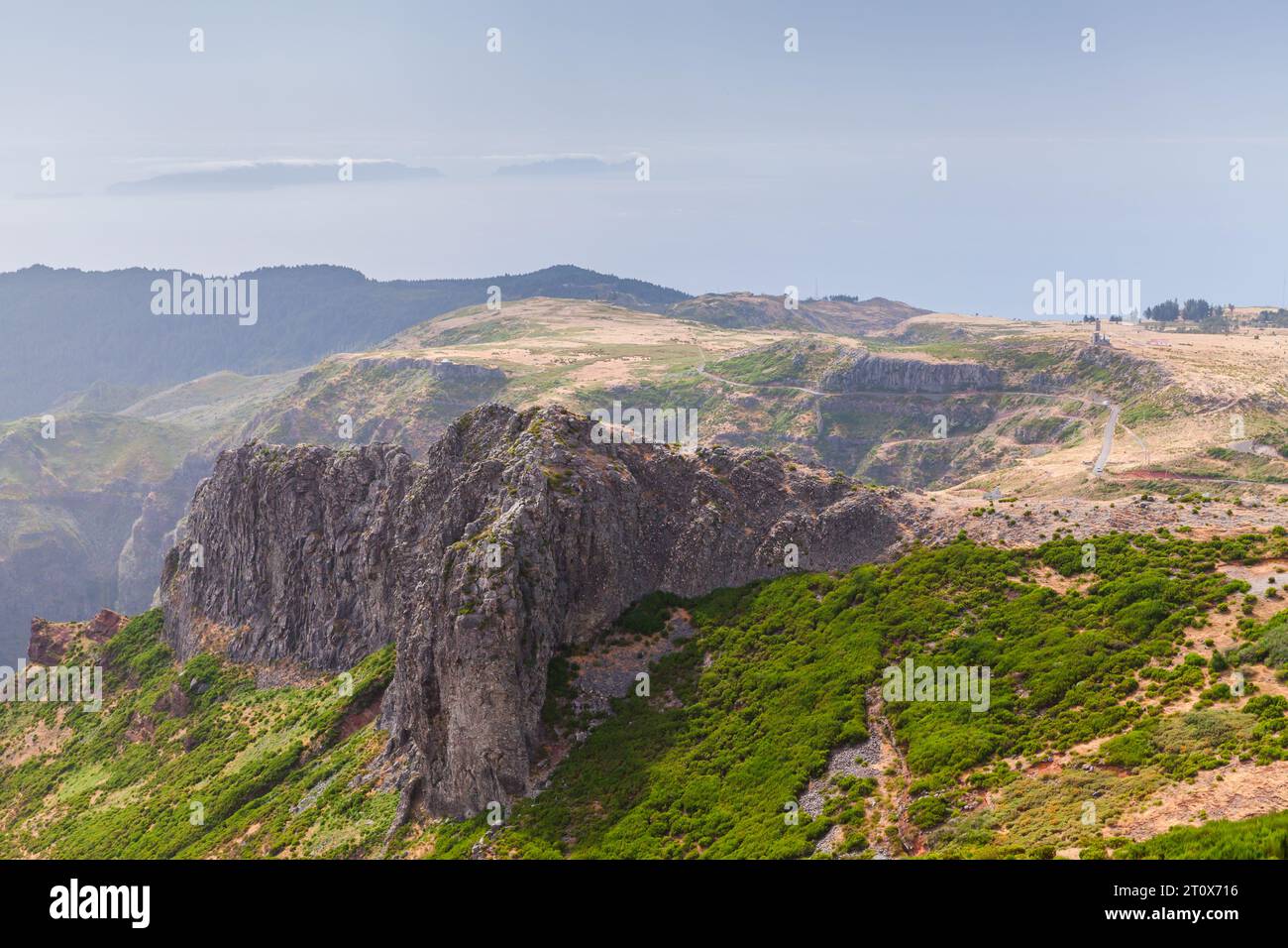 Paysage de montagne par une belle journée d'été. Pico do Arieiro, île de Madère, Portugal Banque D'Images