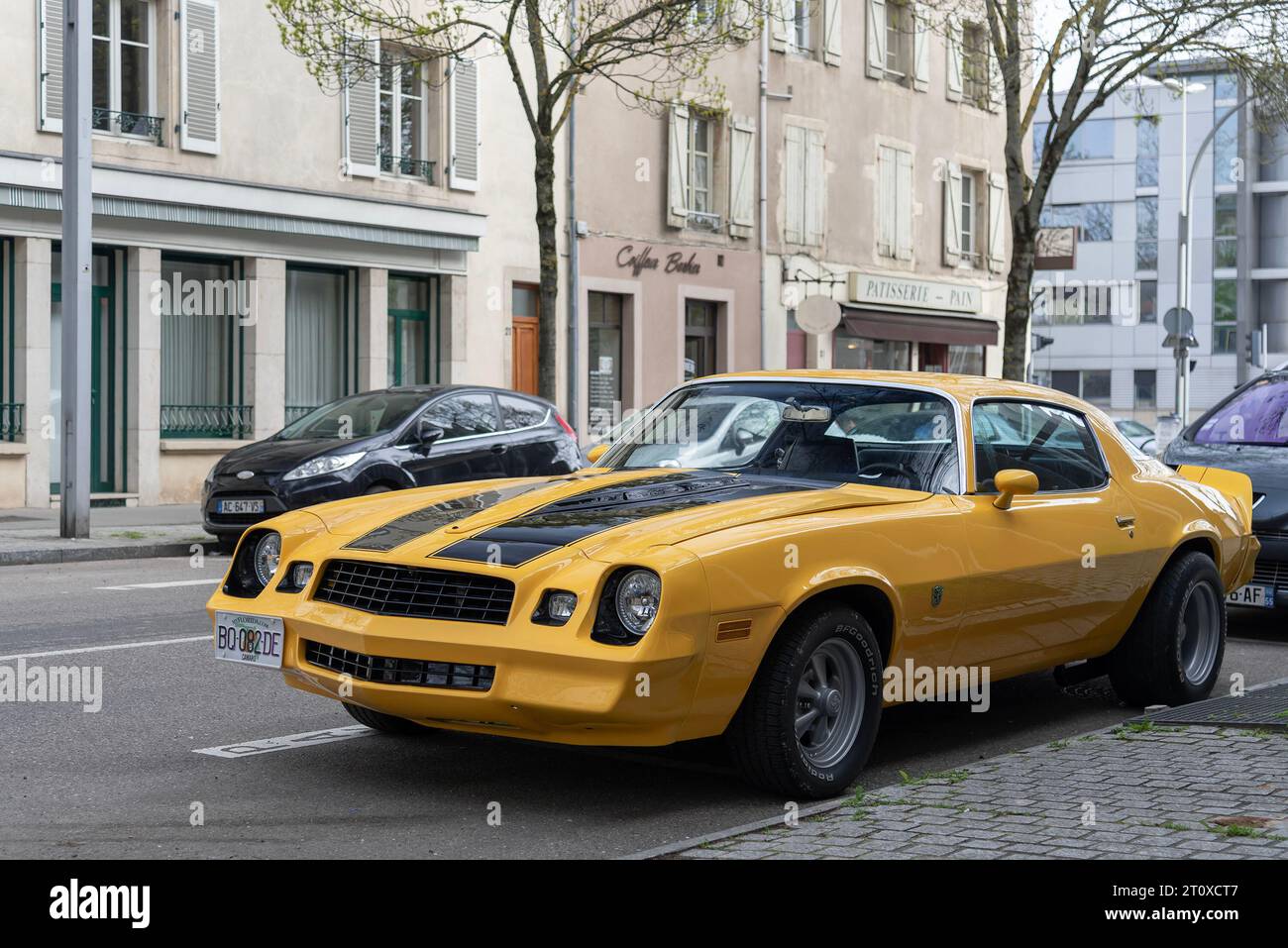 Jaune 1978 Chevrolet Camaro garée dans une rue Banque D'Images