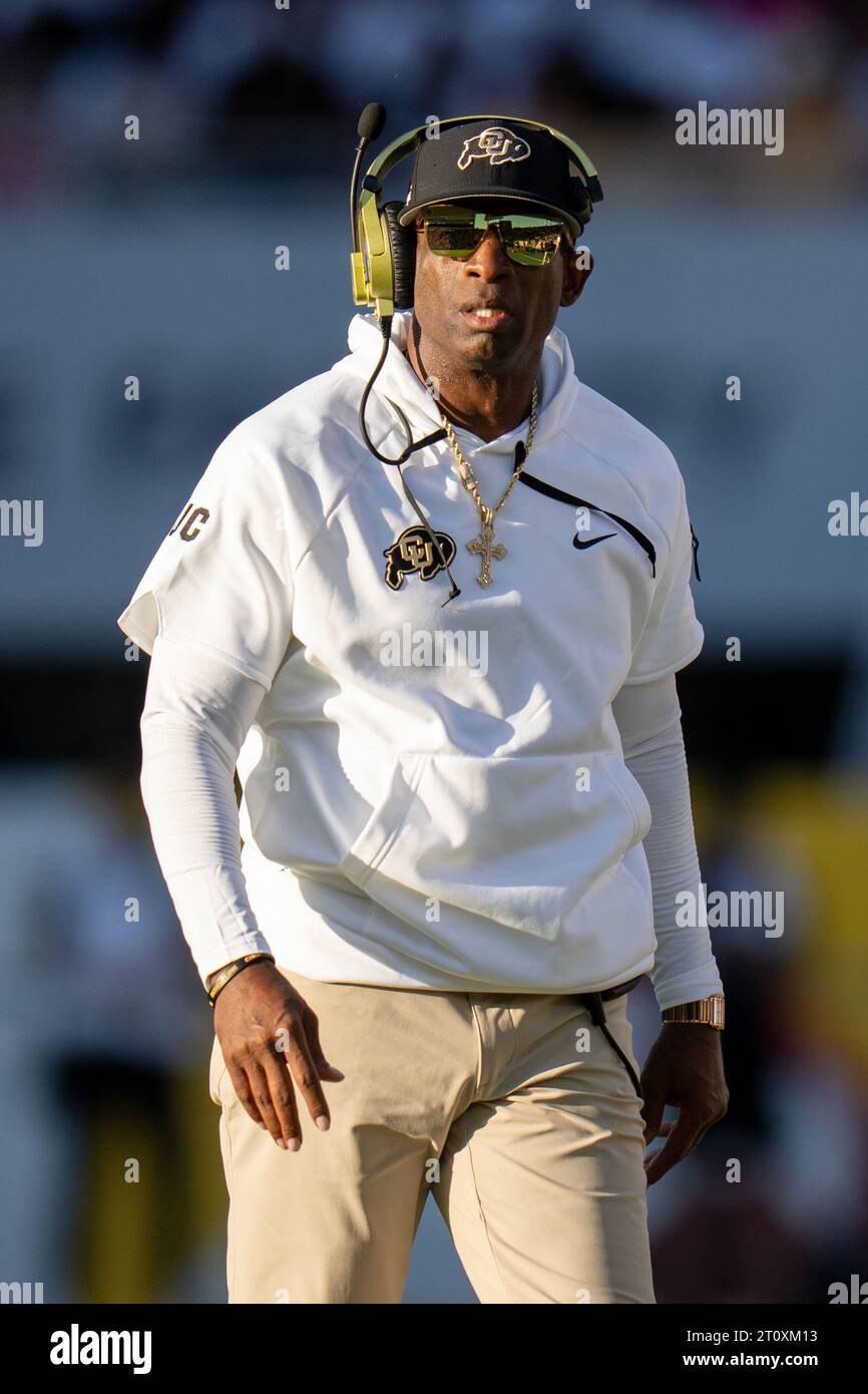 Deion Sanders, entraîneur-chef des Colorado Buffaloes, lors d'un match de football de la NCAA contre les Arizona State Sun Devils, samedi 7 octobre 2023, à Tempe, Arizona. Colorado a battu Arizona State 27-24 (Marcus Wilkins/image of Sport) Banque D'Images