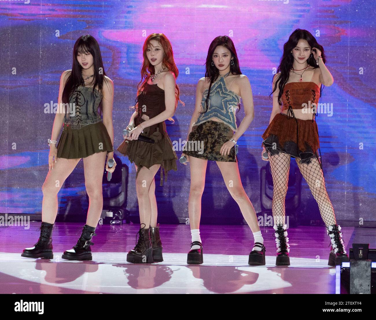 Séoul, Corée du Sud. 8 octobre 2023. Le girl group sud-coréen de K-Pop Easpa, joue sur scène le Gangnam Festival K-Pop concert 2023 à Gangnam Street à Séoul, en Corée du Sud, le 8 octobre 2023. (Photo de Lee Young-ho/Sipa USA) crédit : SIPA USA/Alamy Live News Banque D'Images