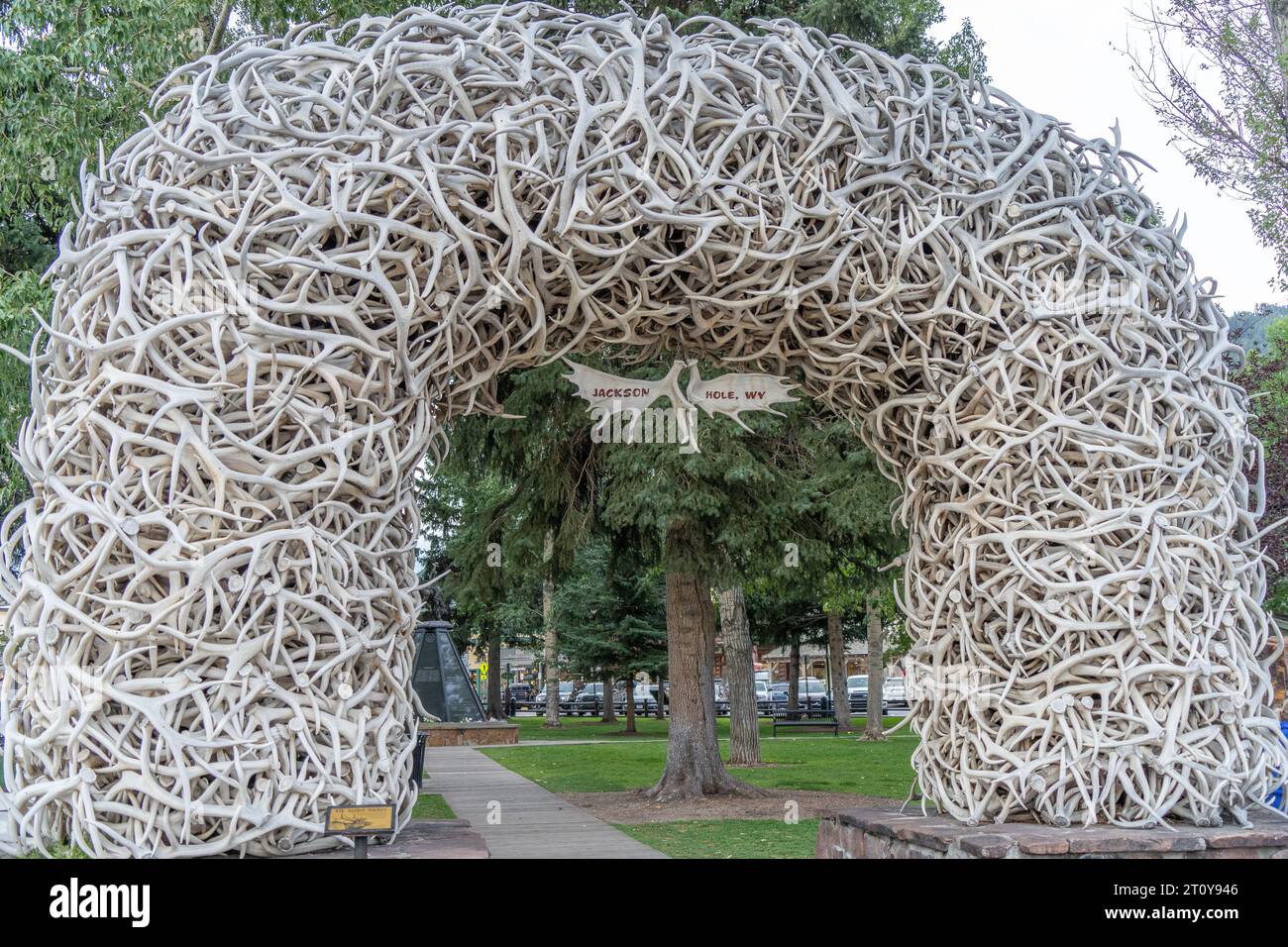 Arche emblématique construite à partir de bois d'élan aux coins d'une place publique à Jackson, Wyomong Banque D'Images