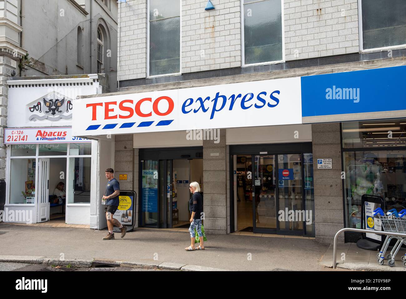 Supermarché Tesco Express épicerie à Falmouth, Cornouailles, Angleterre, Royaume-Uni Banque D'Images