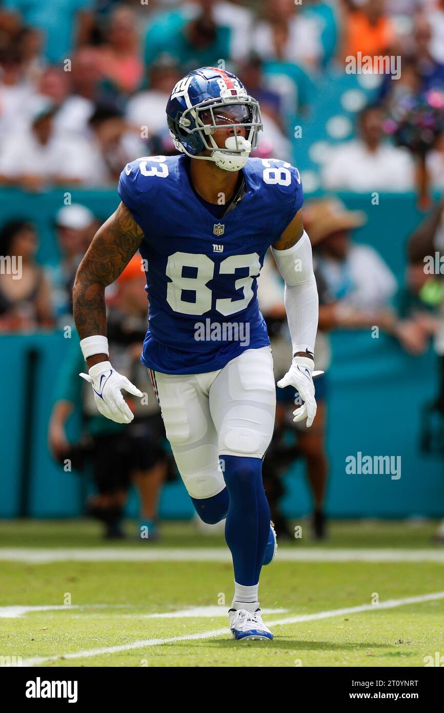 New York Giants Tight End Lawrence Cager (83 ans) court sur le terrain lors d'un match de saison régulière contre les Dolphins de Miami, dimanche 8 octobre 2023, à H. Banque D'Images