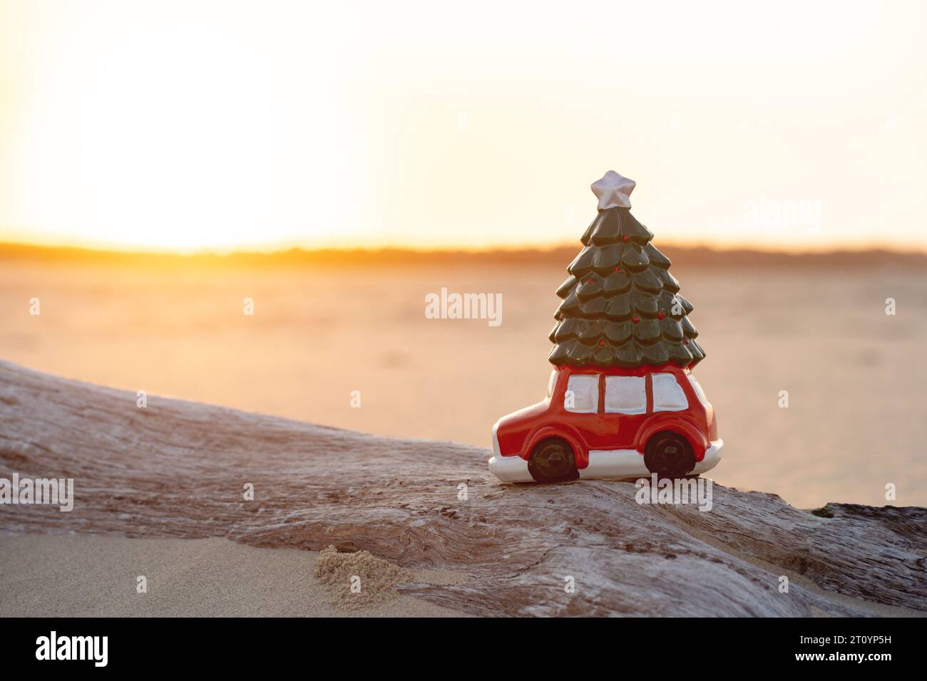 Jouet de Noël sur la plage Banque D'Images