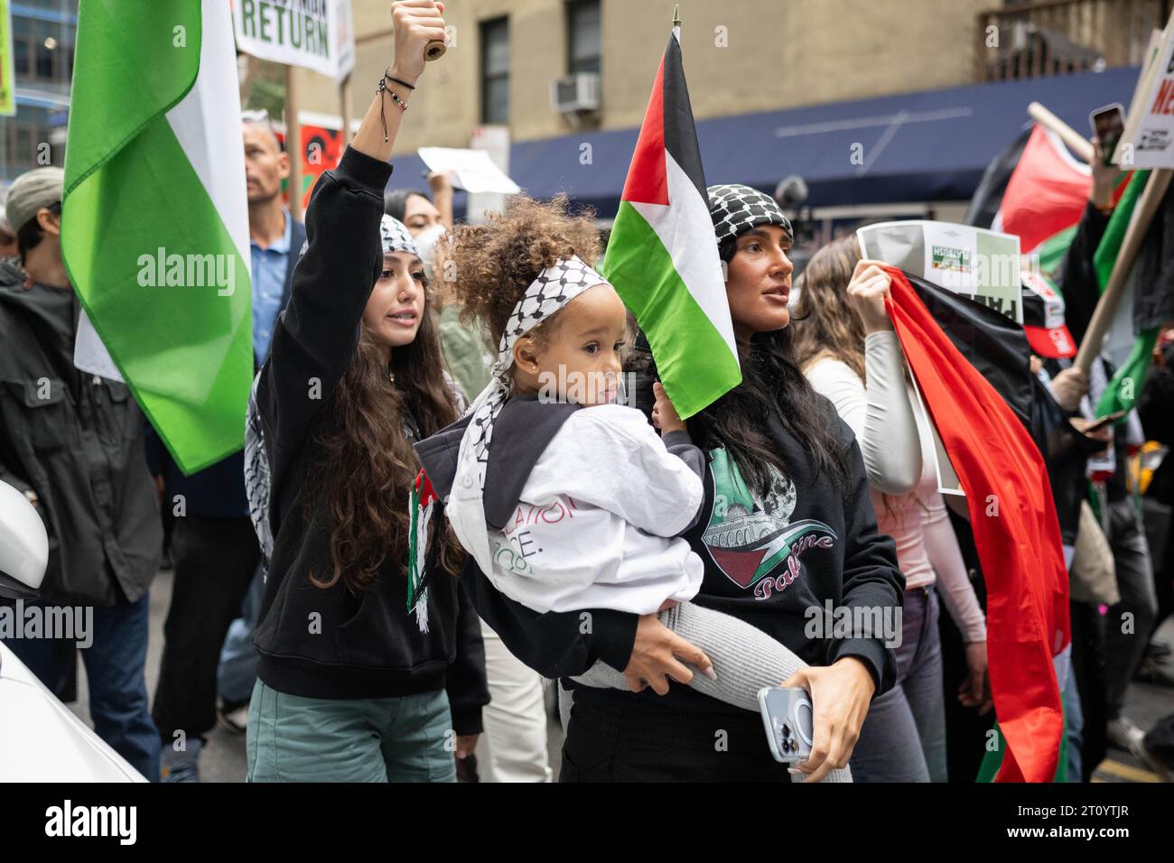 Des manifestants pro-palestiniens défilent à New York pour la journée de protestation des peuples autochtones en soutien à la Palestine. Banque D'Images