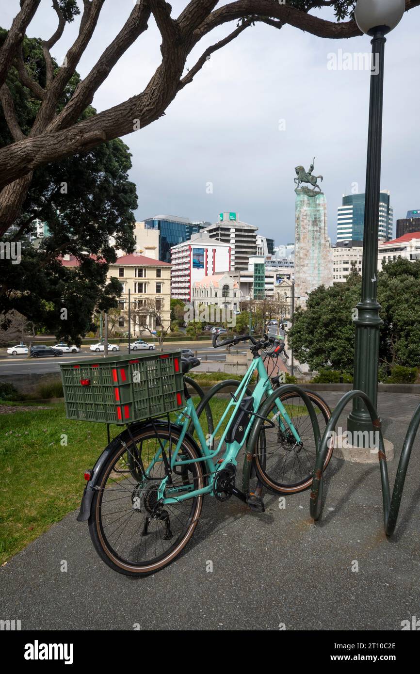 Vélo garé dans le centre-ville, Wellington, Île du Nord, Nouvelle-Zélande Banque D'Images