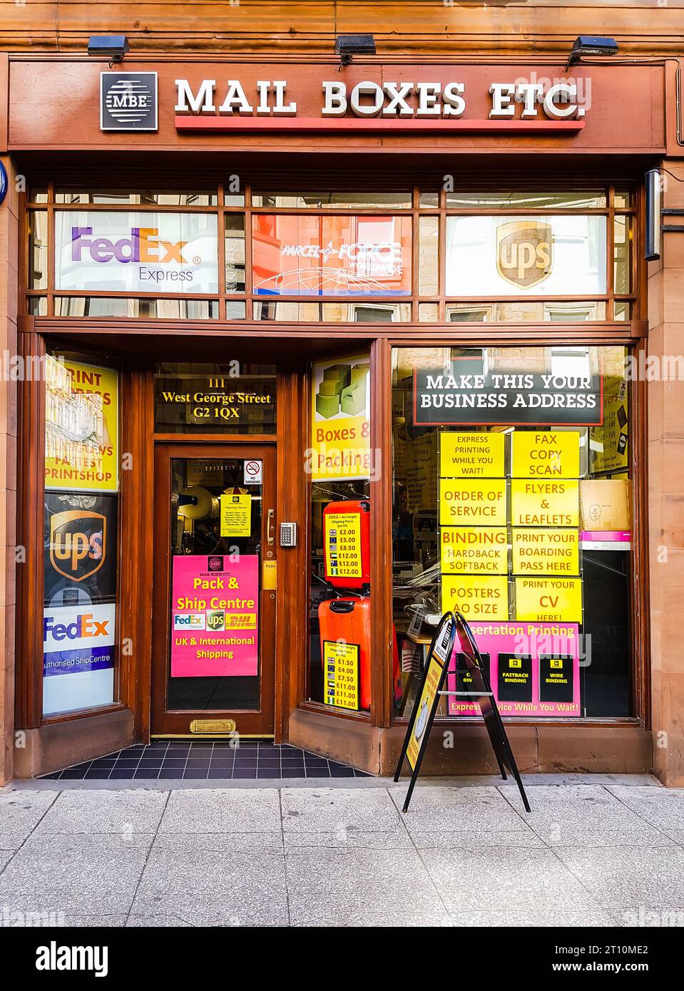 Glasgow, Lanarkshire / Écosse Royaume-Uni – 09 17 2019 : boîtes aux lettres etc. Offrir une gamme variée de services, y compris Glasgow - City Courier services, boîte aux lettres Banque D'Images