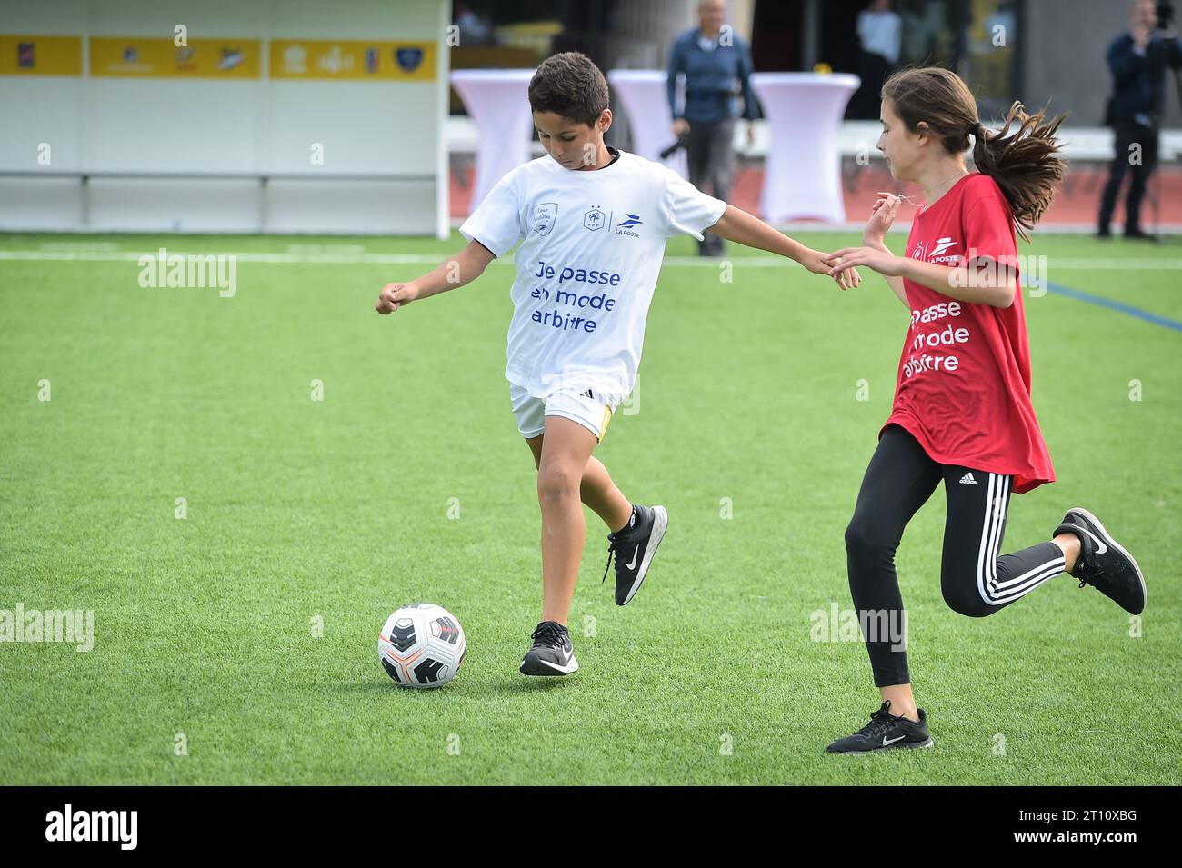 Paris, France. 03 janvier 2014. Des enfants participent aux journées d’arbitrage de la poste à la Cité des Sports à Issy-les-Moulineaux, au sud de Paris, le 10 octobre 2023. Photo de Firas Abdullah/ABACAPRESS.COM crédit : Abaca Press/Alamy Live News Banque D'Images