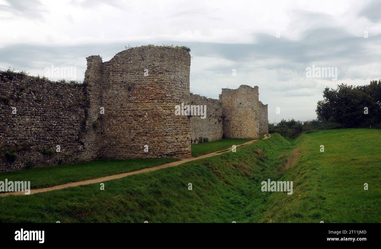 CHEMIN CÔTIER DE L'ANGLETERRE, PORTCHESTER, PORTCHESTER CASTLE, PORTCHESTER, HANTS Banque D'Images