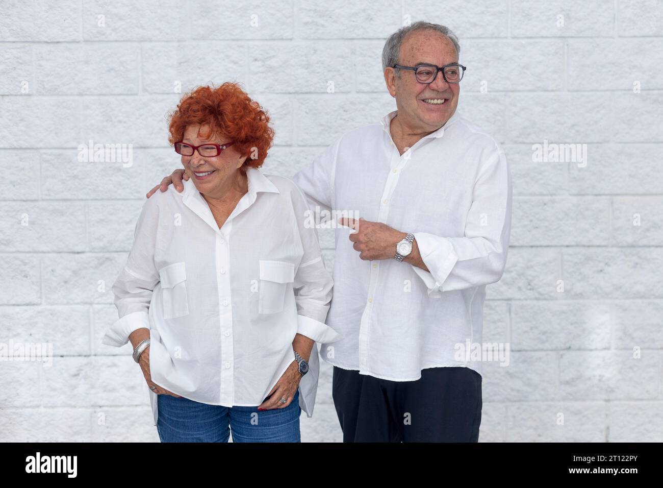 Madrid, Espagne. 10 octobre 2023. Maria Jesus Sirvent et Tito Valverde vu lors de la présentation de Camino a la Suerte Cine Embajadores à Madrid. (Photo de Nacho Lopez/SOPA Images/Sipa USA) crédit : SIPA USA/Alamy Live News Banque D'Images