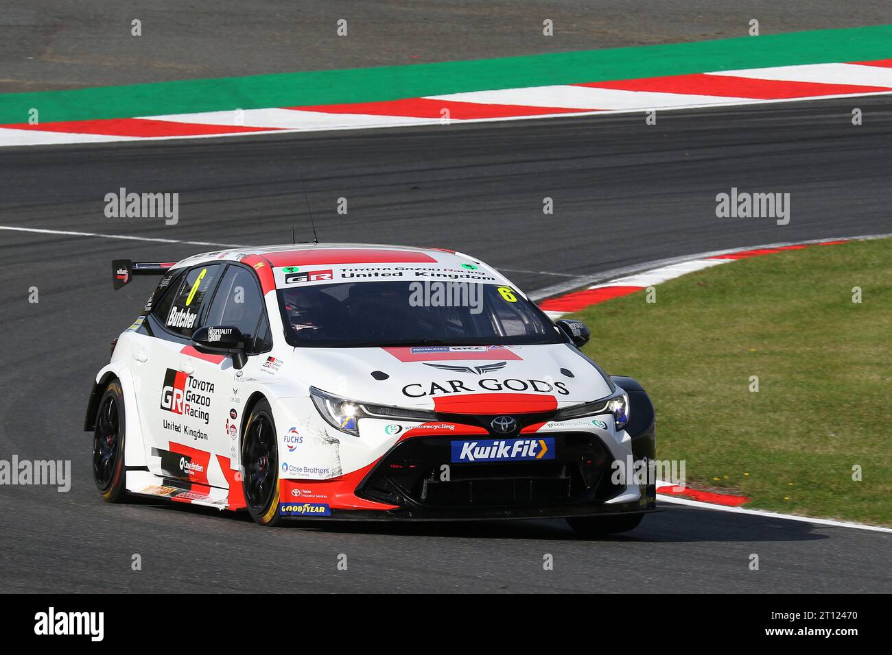 Rory Butcher - Toyota Gazoo Racing UK - pilote Toyota Corolla GR Sport numéro 6 dans le BTCC 2023 à Brands Hatch en octobre 2023 Banque D'Images