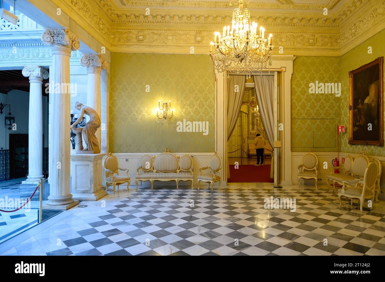 Architecture coloniale et design d'intérieur dans le célèbre lieu et bâtiment de monument national. Meubles et lampe dans la chambre Banque D'Images