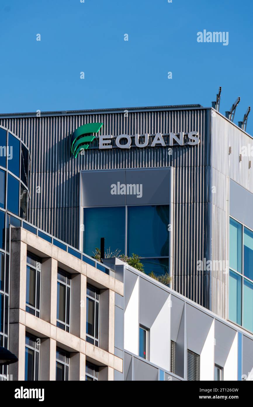 Vue extérieure du bâtiment abritant le siège social d'Equans. Equans est une société française de services multi-techniques, qui fait partie du groupe Bouygues Banque D'Images