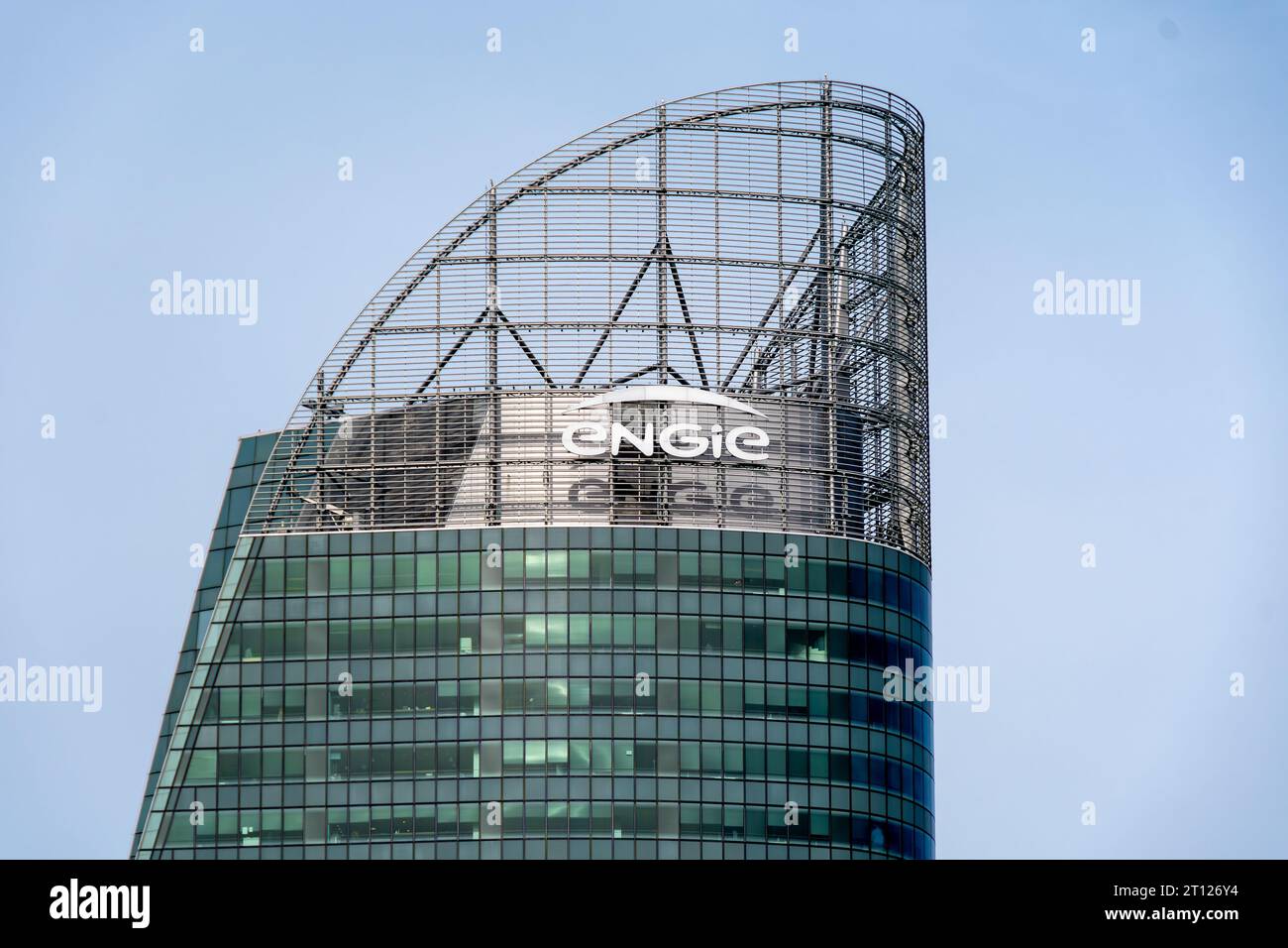 Vue extérieure de la tour abritant le siège social d’Engie, un groupe industriel français de l’énergie Banque D'Images