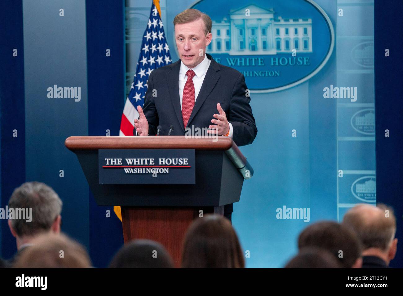 Washington, États-Unis. 10 octobre 2023. Le conseiller à la sécurité nationale Jake Sullivan répond à une question des médias lors du point de presse quotidien à la Maison Blanche à Washington, DC, USA, le 10 octobre 2023. Sullivan a répondu aux questions suite aux commentaires du président Biden sur les attaques terroristes contre Israël. Photo de Shawn Thew/UPI crédit : UPI/Alamy Live News Banque D'Images