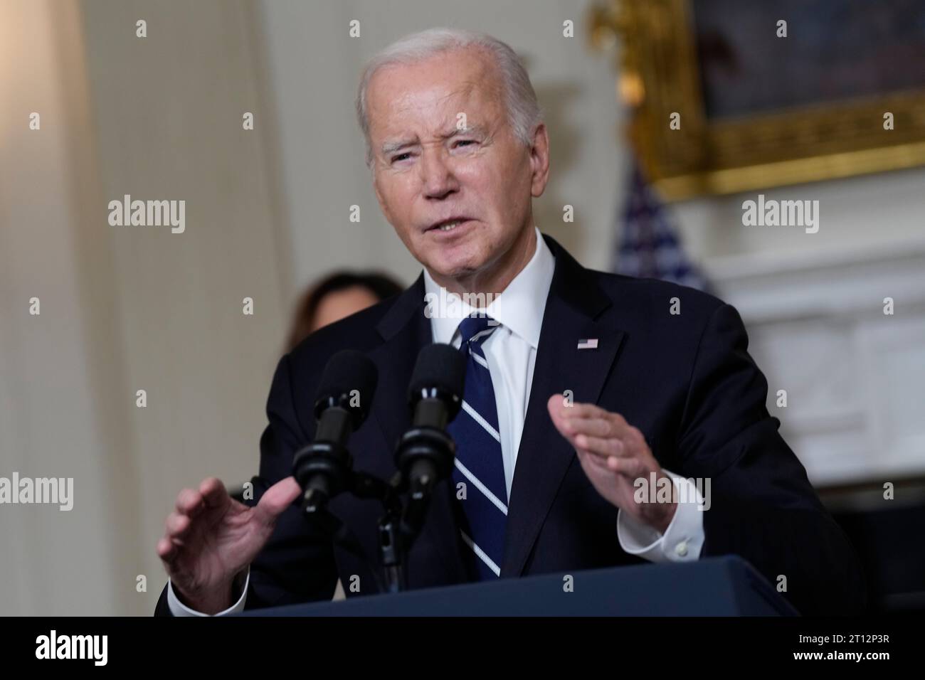 Le président des États-Unis Joe Biden fait des remarques sur les attaques terroristes en Israël à la Maison Blanche à Washington, DC, le 10 octobre 2023. Crédit : Chris Kleponis/CNP Banque D'Images