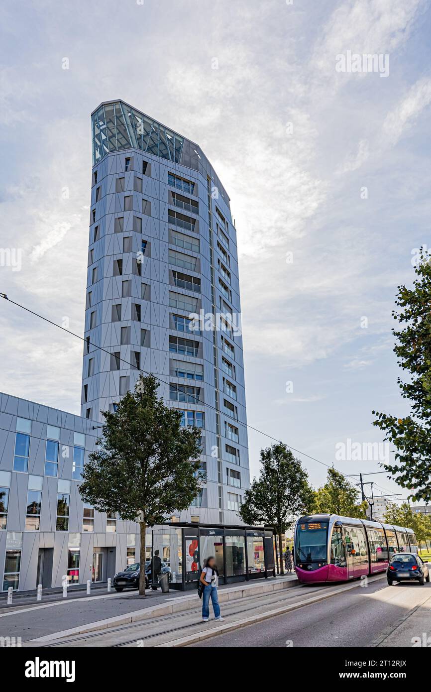 Tour de l’Arsenal Elithis à Dijon, la deuxième tour à énergie positive inaugurée. Tour Elithis Arsenal à Dijon, deuxième tour à énergie positive qui Banque D'Images