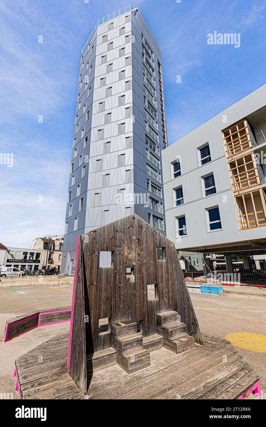 Tour de l’Arsenal Elithis à Dijon, la deuxième tour à énergie positive inaugurée. Tour Elithis Arsenal à Dijon, deuxième tour à énergie positive qui Banque D'Images