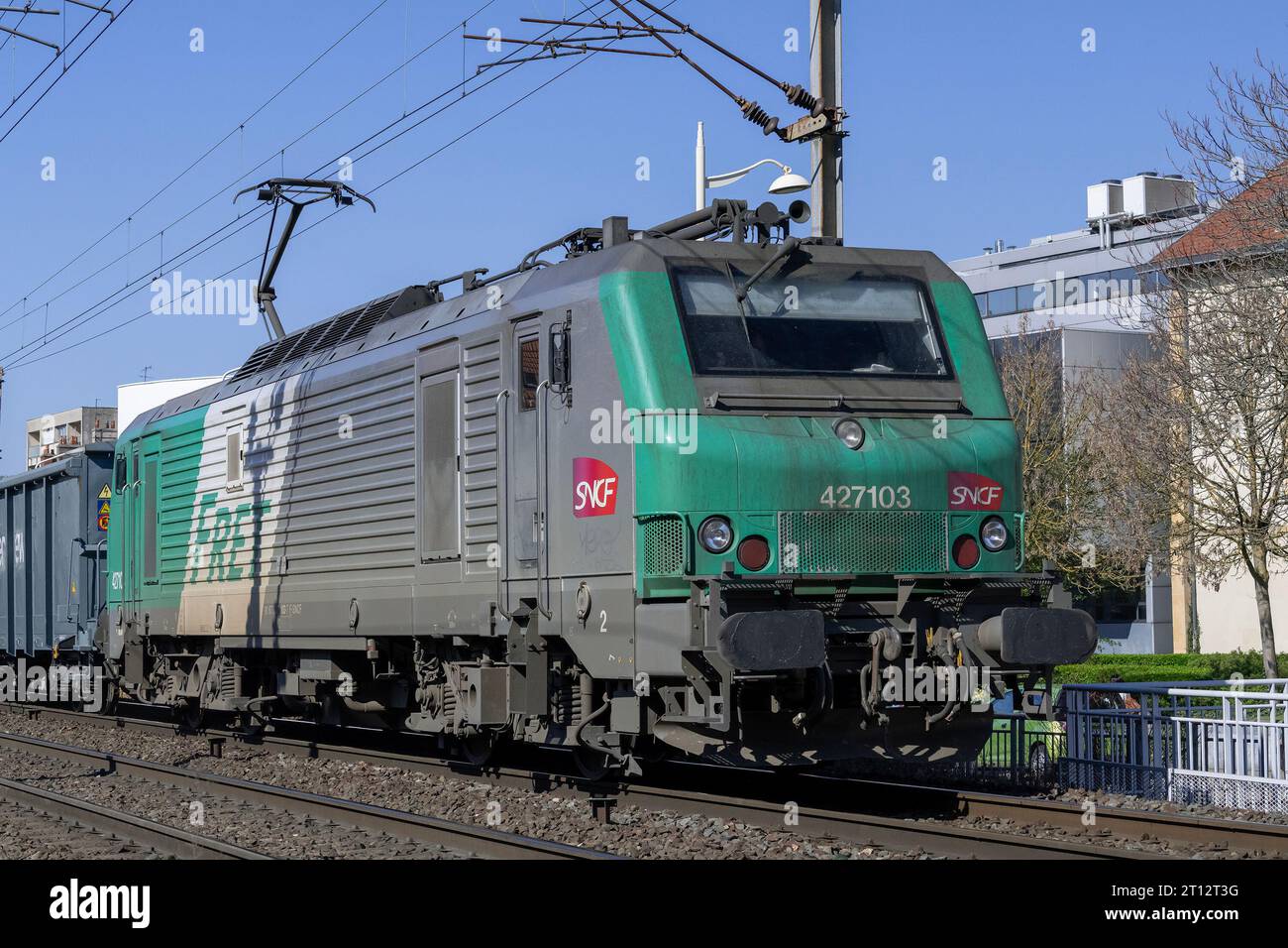 Locomotive électrique grise et verte SNCF Class BB 27000 Banque D'Images