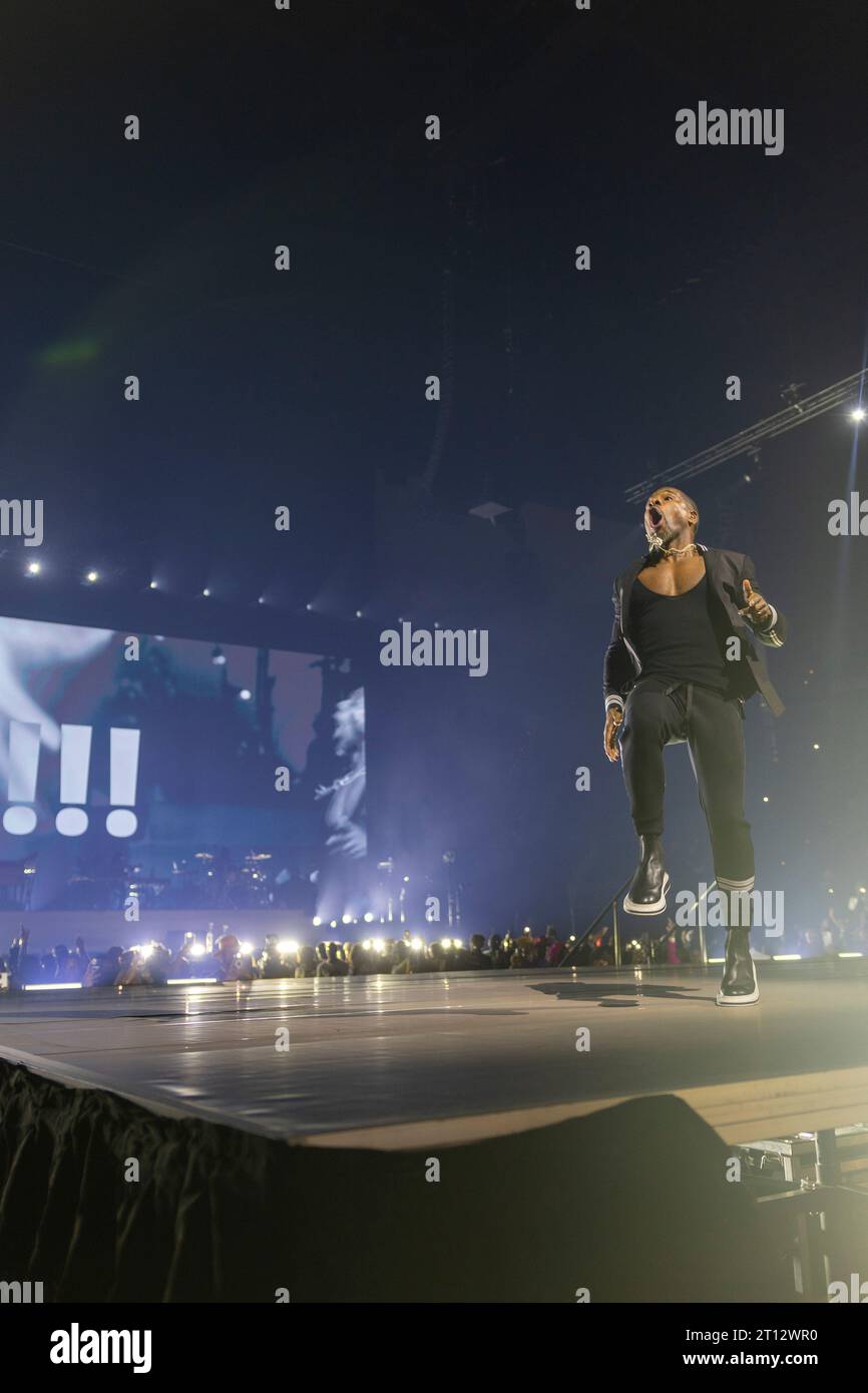 8 octobre 2023, Jacksonville, Floride, États-Unis : KIRK FRANKLIN se produit à Jacksonville, Floride, États-Unis, au Vystar Veterans Memorial Arena (crédit image : © Dâ€™avril Grant/ZUMA Press Wire) POUR USAGE ÉDITORIAL SEULEMENT! Non destiné à UN USAGE commercial ! Banque D'Images