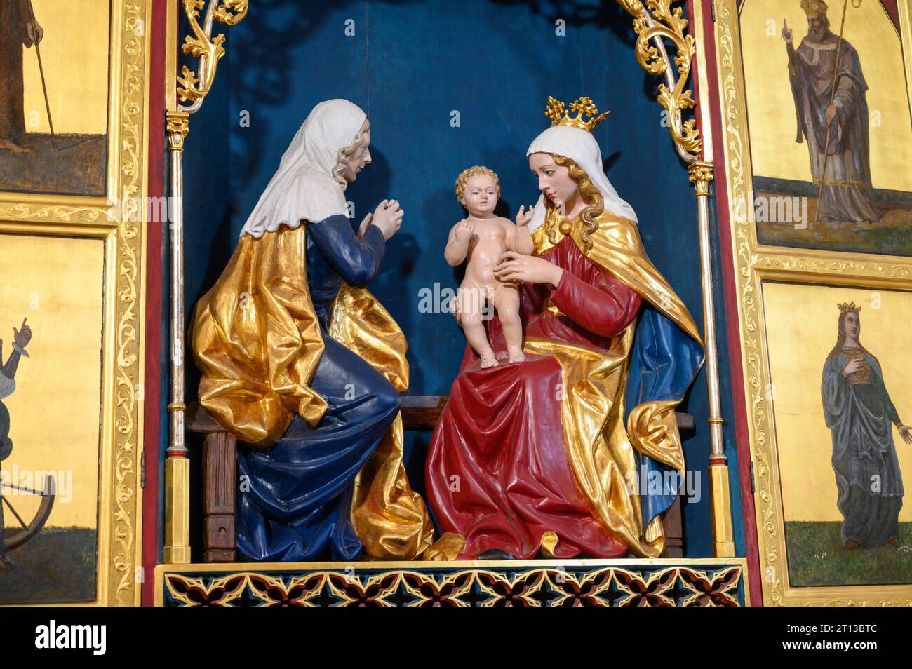 La Vierge Marie et l'enfant Jésus avec Sainte Anne (la mère de la Vierge Marie). L'Église du Saint-Esprit à Ľubica, Slovaquie. Banque D'Images