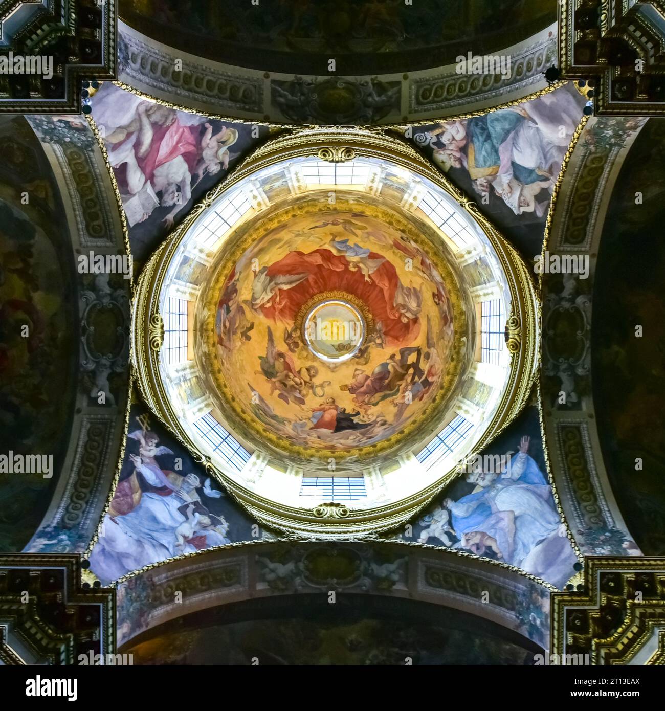 Dôme de l'église des Saints Bartholomew et Cajetan le jour de Noël 2017. Bologne, Italie Banque D'Images
