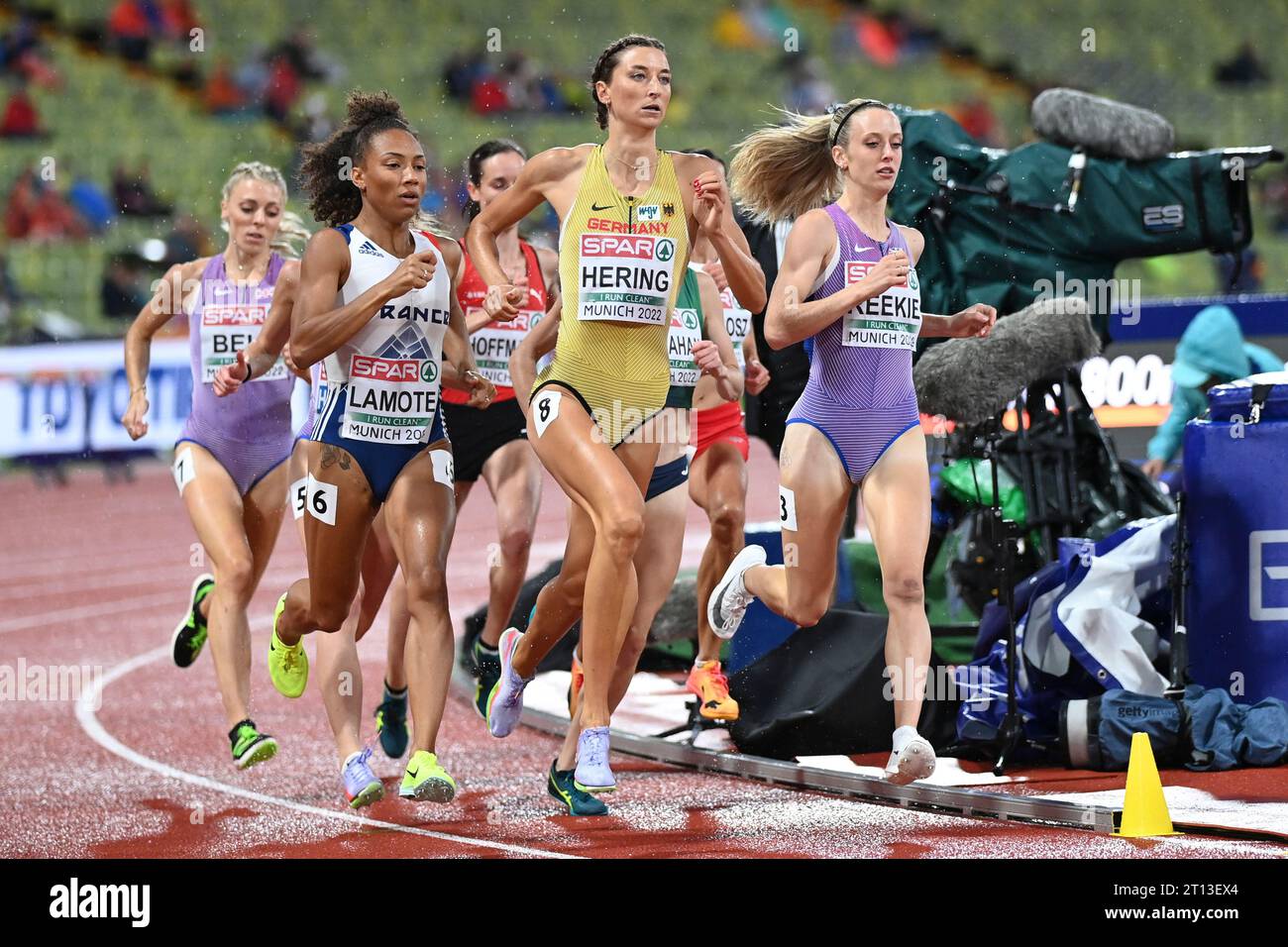 Jemma Reekie (Grande-Bretagne), Christina Hering (Allemagne), Renelle Lamote (France). 800m. Championnats d'Europe Munich 2022 Banque D'Images