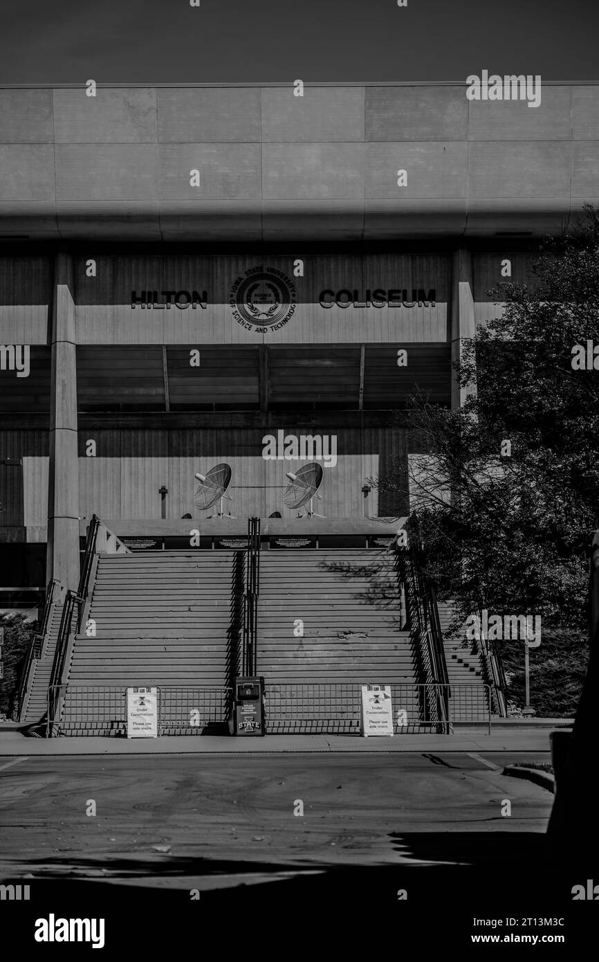 Ames, IA, USA - 10.1,2023 : entrée au Hilton Coliseum de l'Université d'État de l'Iowa. Banque D'Images