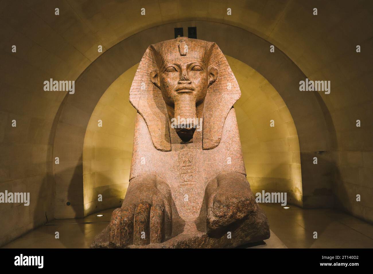 Sculpture en granit du Grand Sphinx de Tanis au Musée du Louvre à Paris, France. Antiquités égyptiennes du Louvre. Louvre égyptien. Banque D'Images