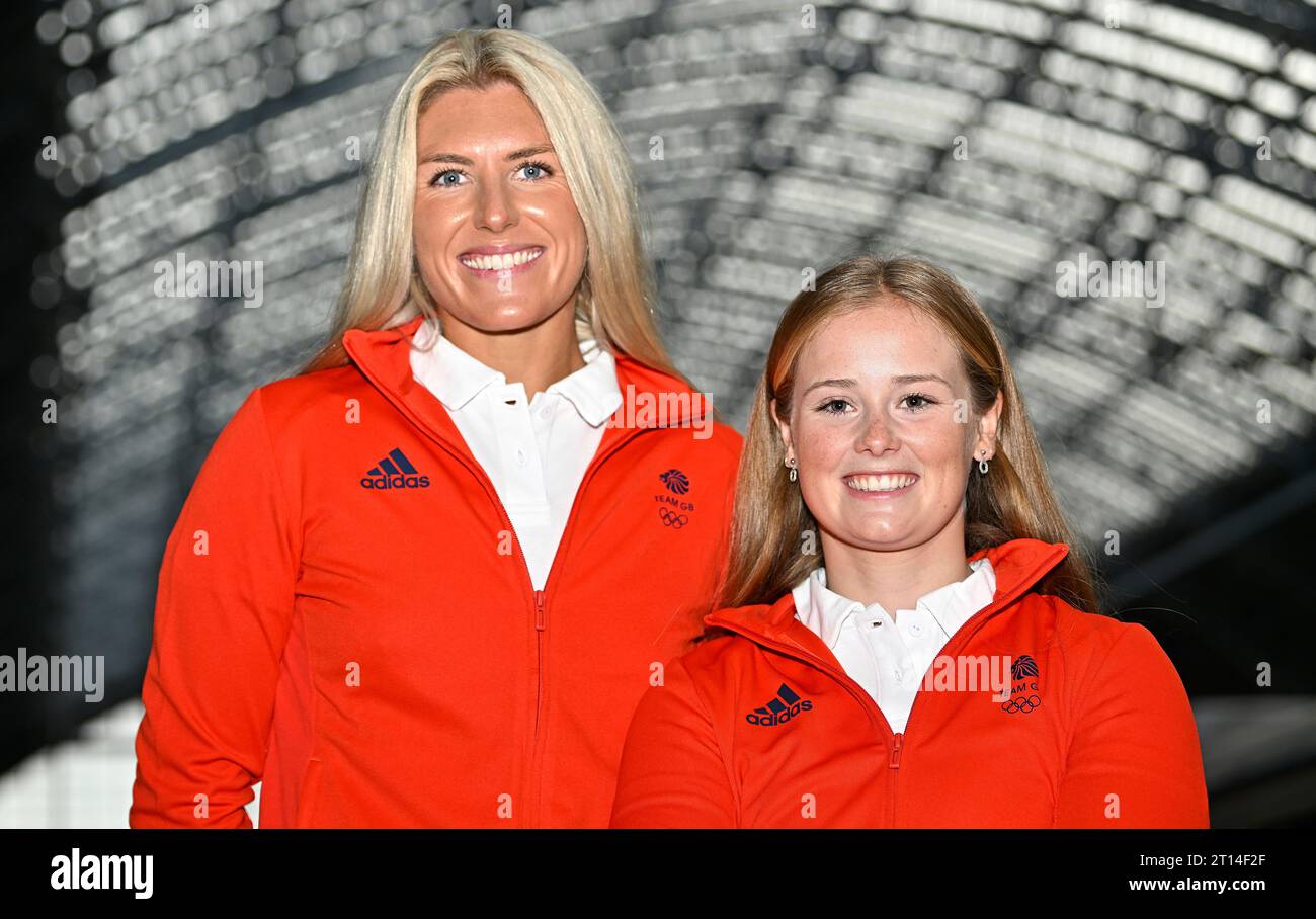 Londres, Royaume-Uni. 11 octobre 2023. Annonce des athlètes TeamGB, voile. Gare de St Pancras. Londres. Saskia Tidey (à gauche) et Freya Black - skiff féminin (49erFX) lors de l'annonce de l'équipe de voile pour représenter TeamGB aux Jeux Olympiques de Paris 2024. Crédit : Sport in Pictures/Alamy Live News Banque D'Images