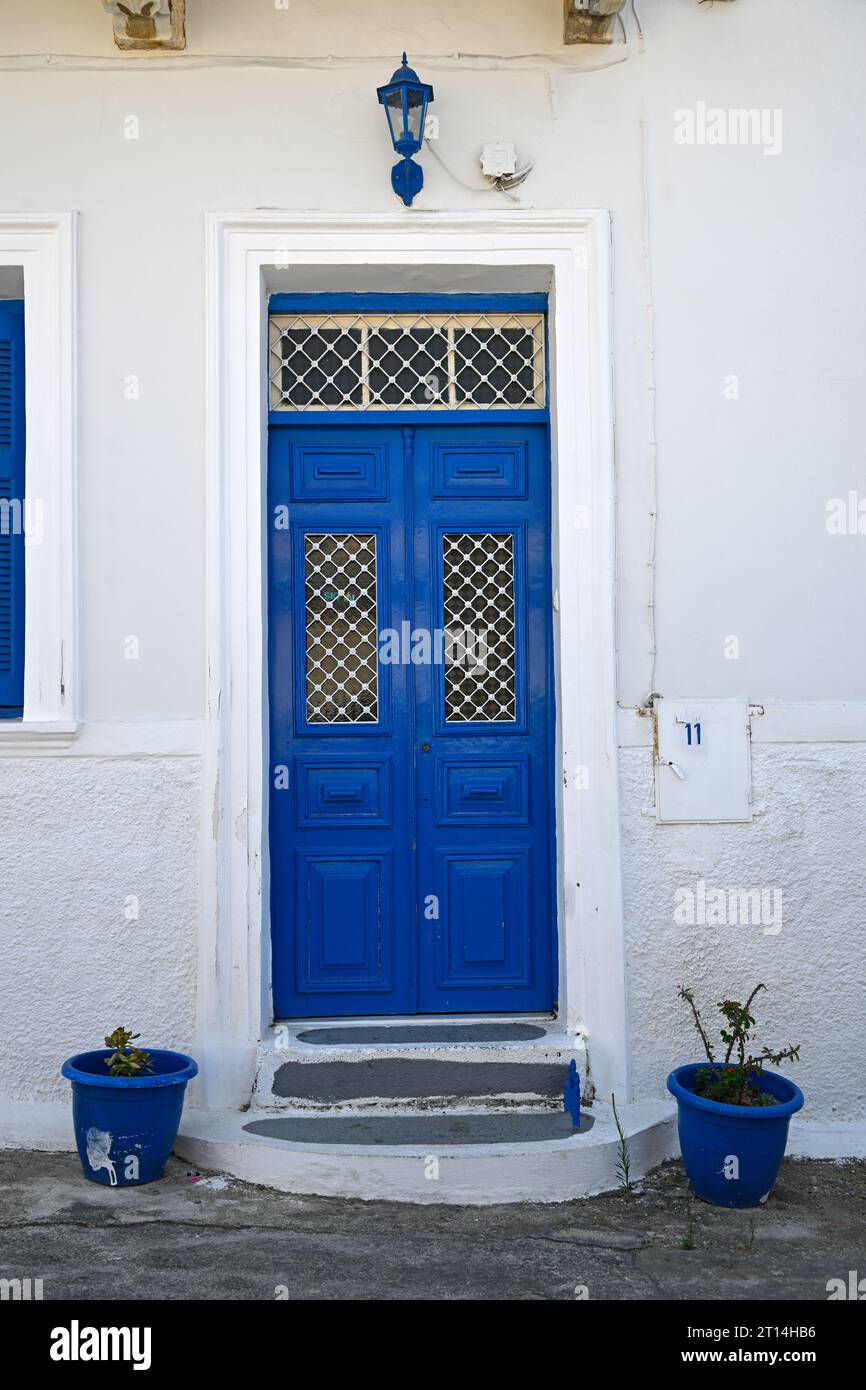 Maison avec architecture traditionnelle dans la ville de Poros, île de Poros, Grèce Banque D'Images