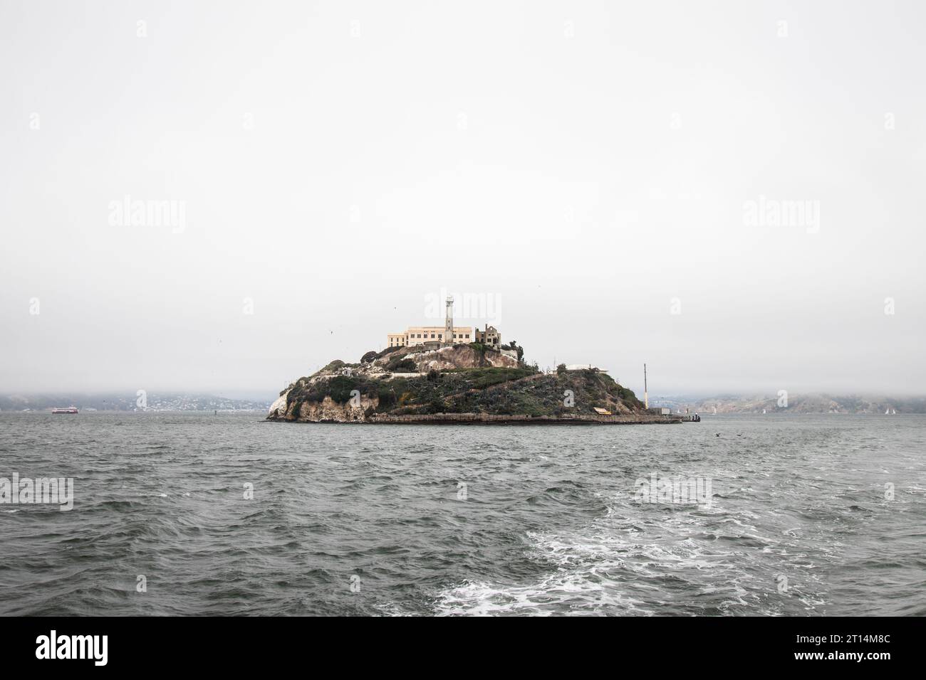 Une vue aérienne de la ville de San Francisco avec le plan d'eau au premier plan Banque D'Images