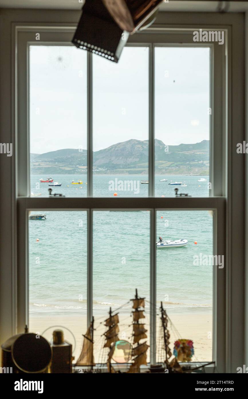 La vue de l'intérieur du Ty Coch Inn, commercialisé comme l'un des dix meilleurs bars de plage dans le monde Banque D'Images