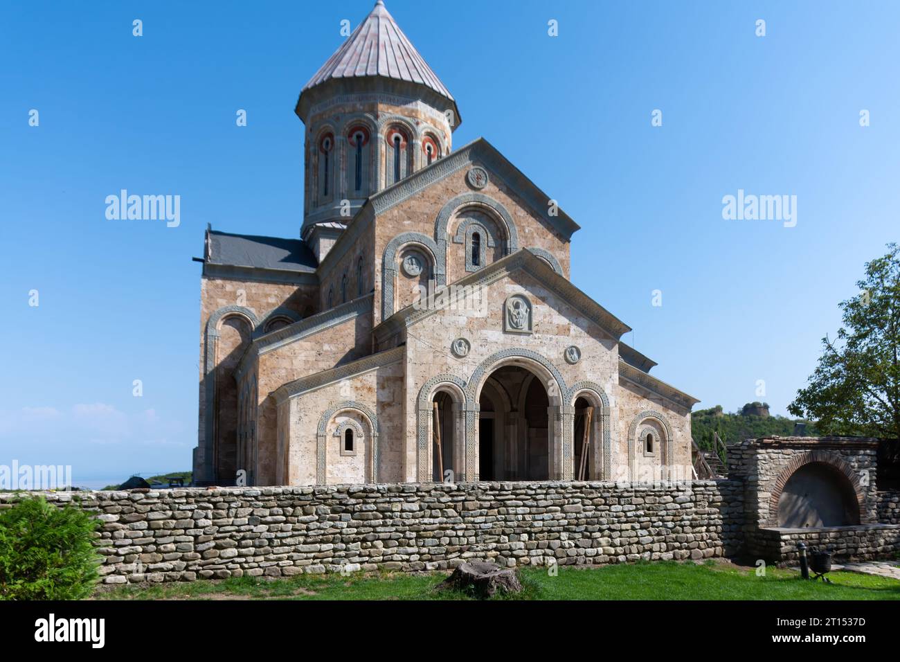 Sighnaghi, Géorgie - 24 septembre 2015 : Monastère de St. Nino à Bodbe est un monastère orthodoxe et siège des évêques de Bodbe. Banque D'Images