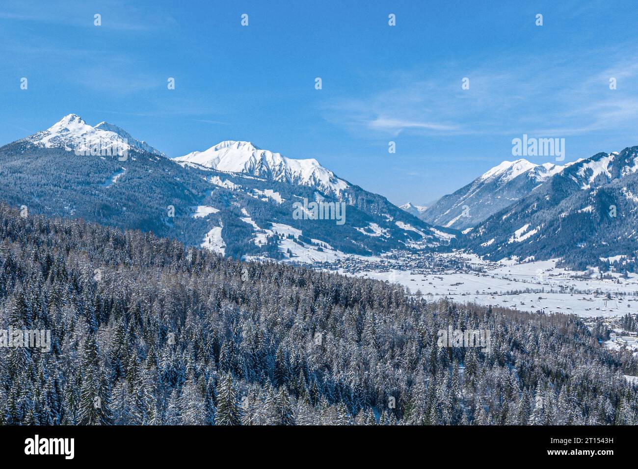 Vue hivernale sur la région autour du téléphérique d'Ehrwalder Alm près d'Ehrwald au Tyrol Banque D'Images